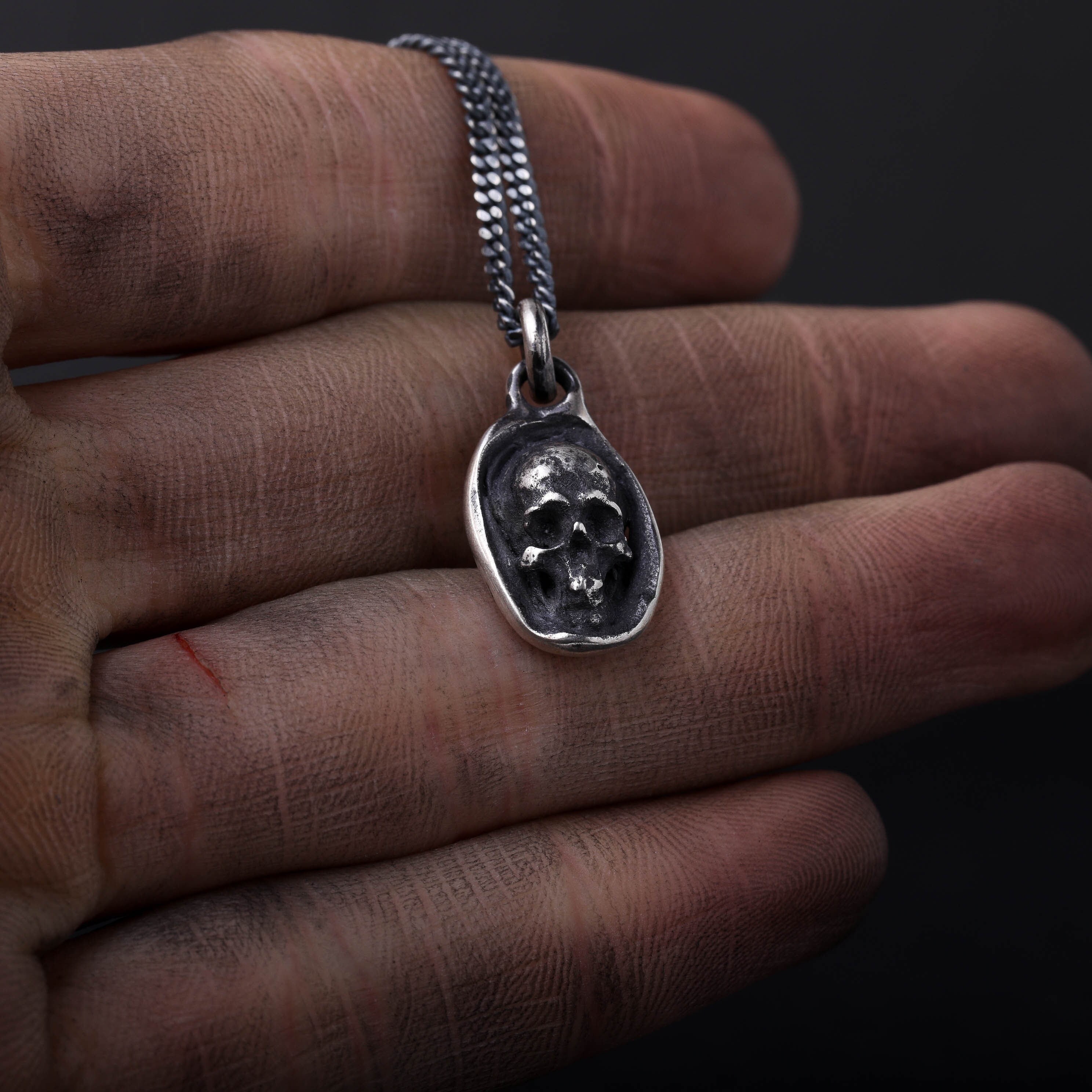 Man-Halskette Skull Oval Anhänger in Oxidiertem Sterling Silber