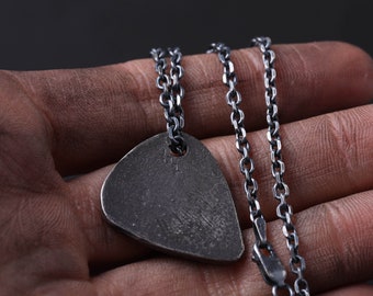 ネックレス・ペンダント ROMANTINUER SN179 Pick Pendant Leather Necklace Personalized Guitar Pick Pendant Mens Leather Necklace Gift