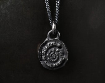 アクセサリー Nautilus silver and cord necklace SOPHIE BUHAI Nautilus silver and cord necklace | NET-A-PORTER
