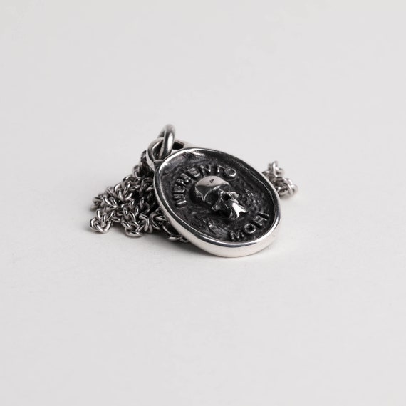 Collana da uomo con ciondolo Memento Mori fatto a mano in argento