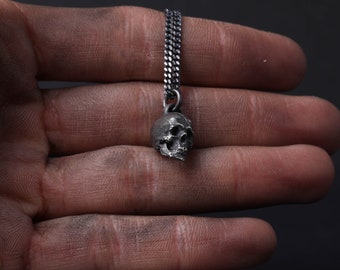 Collana con ciondolo a forma di fiore in argento sterling modernista