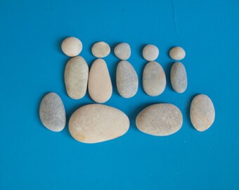 14 natural stones, family of 5, Pebbelmännchen, pebbles, crafts, painting, decorating, hand-picked