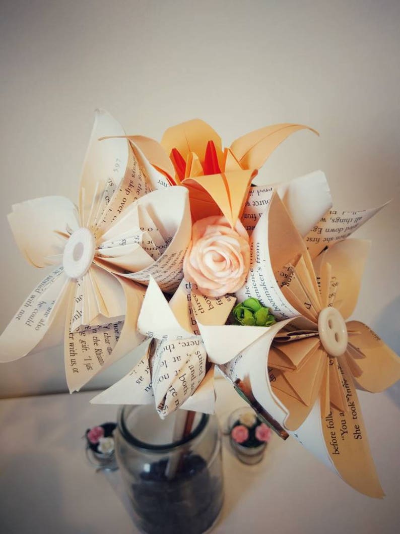 Paper Flower Bouquet Home Decor Folded Paper Art Alternative Bridal Origami Bouquet Wedding Day Bride. Floral Decor Bunch of Flowers