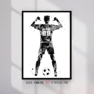 Voetballer met bal Gepersonaliseerde aangepaste naam en nummer sportposter aquarel Europese voetballer cadeau afdrukbare muurkunst