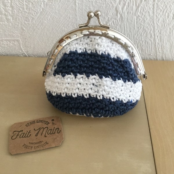 Porte monnaie rayé bleu marine et blanc / bourse à clapet crocheté main