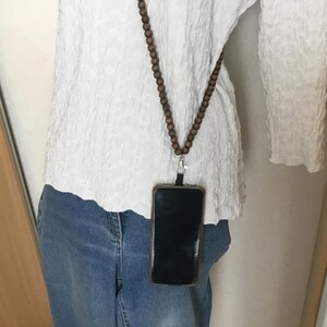 Sangle bandoulière perles en bois pour téléphone portable, badge, clés. etc….Artisanal