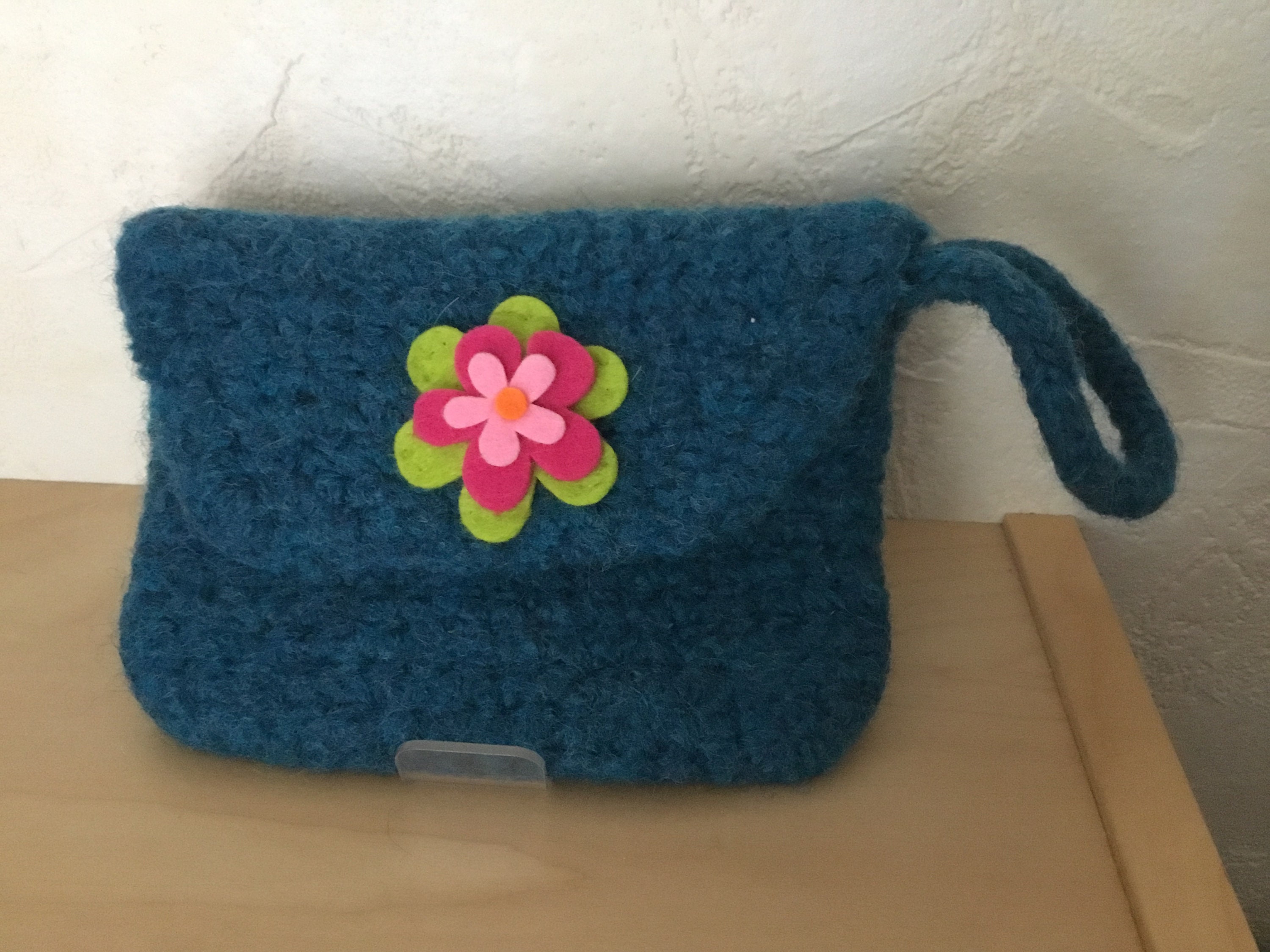Porte-monnaie Fantaisie En Laine - Fait Main - Fermoir En Forme De Cœur - Multicolore - Femme - Neuf Sans étiquettes