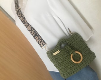 Handbag, green shoulder strap removable strap adjustable three lengths/crocheted trapilho messenger bag/handmade