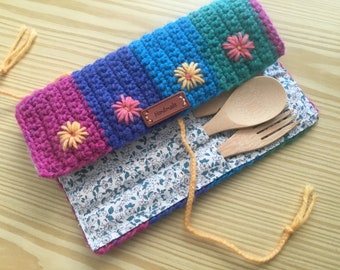 Picnic pouch with perpetual bamboo cutlery / hand crocheted pouch