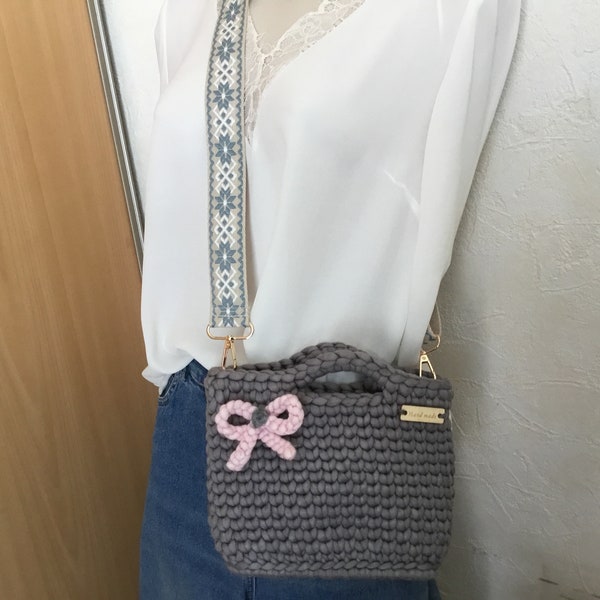 Sac à main trois  versions / avec sangle amovible ajustable / sac à main /sac d’épaule gris /sac bandoulière crocheté  main avec du trapilho