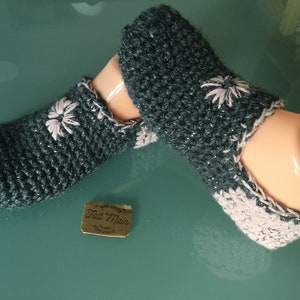 Grey/pink women&#39;s indoor slippers/hand crocheted wool bed slippers