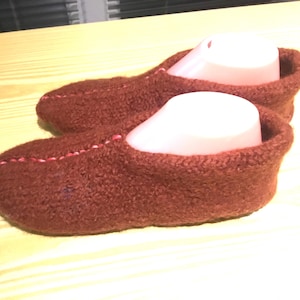 Chaussons d’intérieur unisexe cognac/ pantoufles  grande pointure en laine de mouton mérinos  tricoté et feutrés  à la main