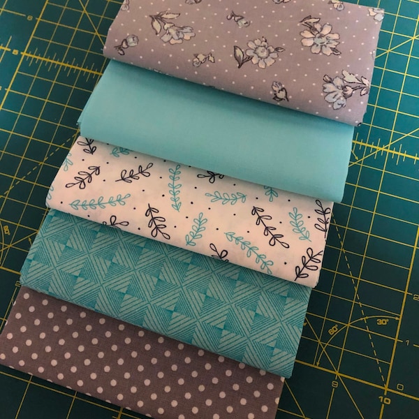 Turquoise, Gray and White Fat Quarter Bundle, 100% Cotton Fabric, 5 Pieces, 5 Designs,  18'' x 21" Assorted Prints and Solids