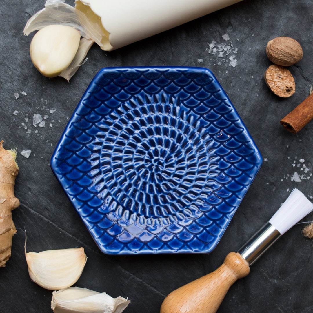 Oster Flat Bluemarine 3 Piece Grater and Container Set in Navy