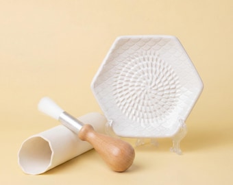 Ceramic Garlic Grater Plate with Peeler & Brush, Ginger Grater in White