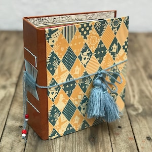 Diario de Alicia en el País de las Maravillas. Álbum Chubby. Libro de pegamento y cuaderno de cuentos. Diario hecho a mano con recuerdos. Libro de arte personalizado.