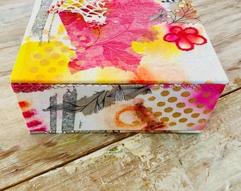 Sketch box, bundle 100 sheets. Alternative Sketchbook. Mixed media fabric box. Papers: watercolor, handmade, kraft. Gift for artist, Writer