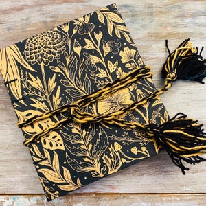 Junk Journal handgefertigt. Schwarz und Gold. Art Journal, gebunden. Gothic Stil. 365 Seiten. Frau Zauberer. Grimoire, Traumbuch, Zauberbuch.