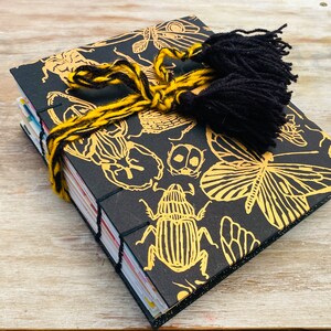 Handmade Junk Journal. Schwarz und Gold. Art Journal, gebunden. Gothic Stil. 365 Seiten. Frau Zauberer. Grimoire, Traumbuch, Zauberbuch.