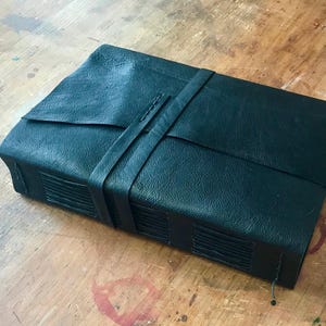 Lederbuch. Personalisiertes großes handgemachtes Kunst Skizzenbuch, Geschenk für Künstler. 90g Papier, Blankobuch. Geeignet für Füller, Kalligraphie, Schrift