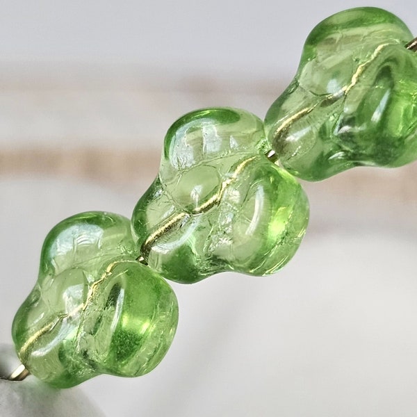 Czech Glass Peridot Green Trillium Flower Pansy Flower Beads 9mm 25pcs