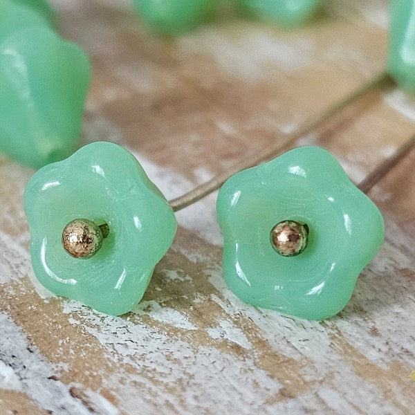 Jade Opal Green Czech Glass Bell-Shaped Flower Trumpet Flower Beads 25pcs