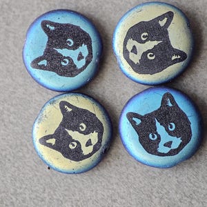 Laser Etched Black Cat Czech Glass Beads: Halloween Jewelry, Witchy Designs (4pcs, 17mm Coin