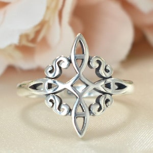 Witch Knot Sterling Silver Ring: Celtic Symbol Jewelry
