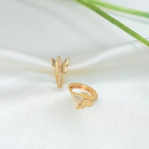 Butterfly Earrings • Mariposa Aretes Huggies Hoops • Gold Plated Butterfly Charm • Minimalist Earrings • Father's Day Sale