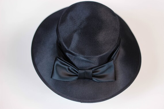 dark blue fedora hat