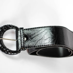 80&#39;s Black Wide Leather Belt Faux Leather Belt Fake Leather Embossed Belt Shiny Black 2 Round Buckle Belt dark luxury