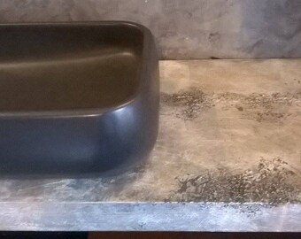 SHELF RESTS WASH BASIN