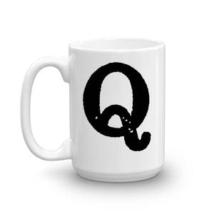 Taza con inicial, letra Q, taza de cerámica de 15 oz, taza de regalo para compañeros de trabajo, taza para diestros o zurdos, taza de oficina, regalo de inauguración de la casa, amigo invisible