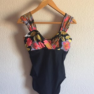 Women&#39;s Size 12 - Vintage 90s Gold-Lined Floral Print High-Rise Swimsuit ~ Beach Bay