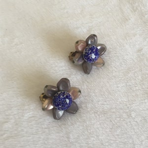 Vintage 1960s Beaded Flower Earrings - Clip-ons