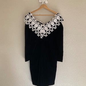 Women&#39;s Size 8 - Vintage 80s Black Velvet Off-the-Shoulder Cocktail Dress ~ Scott McClintock
