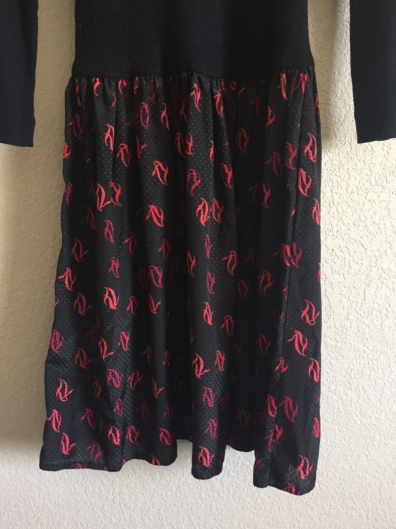 Women's Size 6 Vintage 70s Sweater Dress with Flared Skirt Diane Von Furstenberg image 3