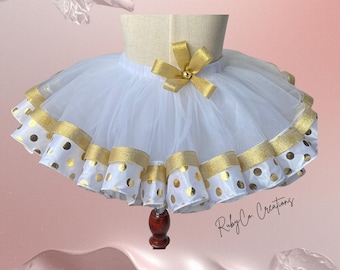 Tutú blanco y dorado; Tutú para bebé niña; Falda tutú de cumpleaños; Falda tutú para ocasiones especiales. Tutú blanco con lunares dorados.