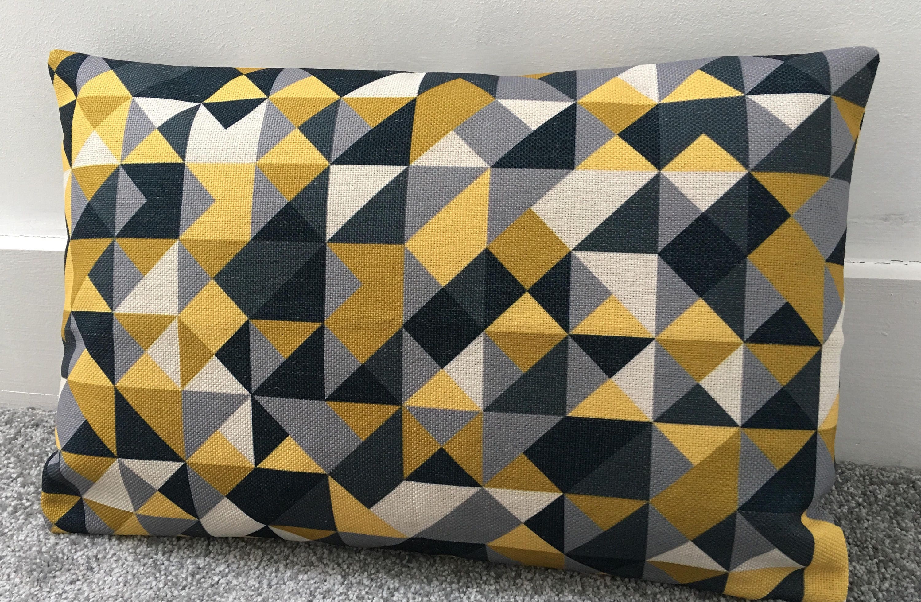 2 semaines ** Bleu Sarcelle Jaune Moutarde TRIANGLES Géométrique Housse De Coussin 45 cm 18/"