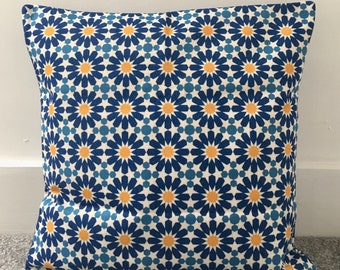 Housse de coussin carreaux floraux marocains bleu et jaune moutarde 18 x 18 po. 45 x 45 cm