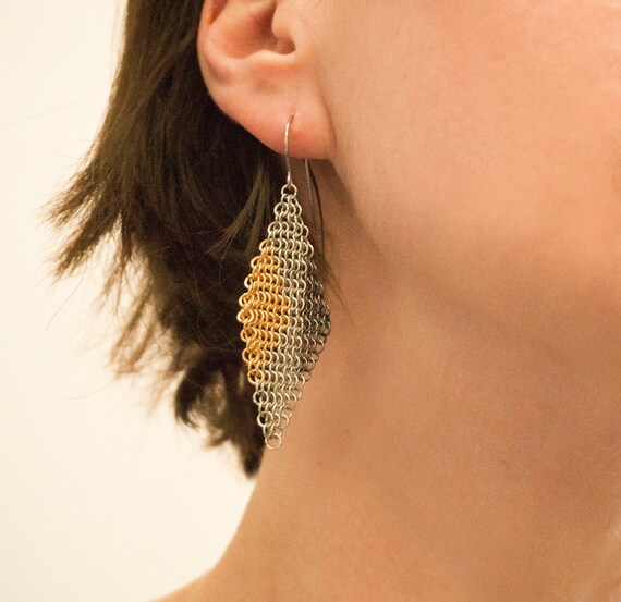 Metal shop mesh earrings