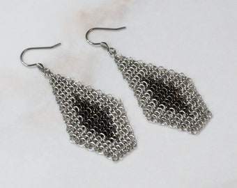 フィリコメタルウィング✖️２セット Diamond Shape Mixed Metal Dangly Earrings, Monochrome Black
