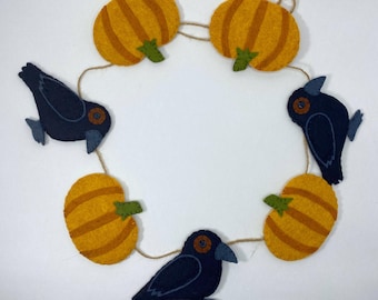 Felt Crow and Pumpkin Garland: Halloween Wall Hanging