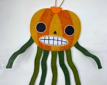 Felt Pumpkin Wall Art: Halloween Decor