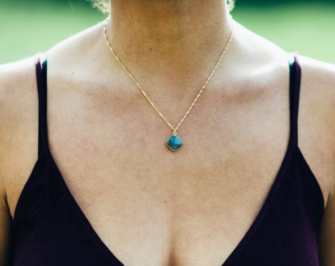 Delicate Everyday Necklace Minimalist Jewelry Gold Necklace Wedding Jewelry Gift For Wife Diamond Necklace Gold Labradorite Necklace