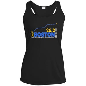 Boston 26.2 Finisher 2025 Sport-Tek Damen Leistung Racerback Tank