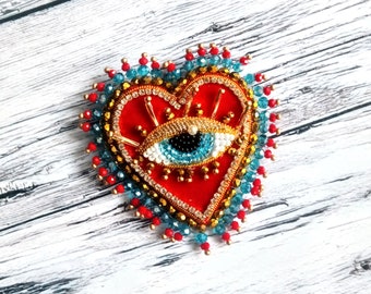 Broche de corazón de terciopelo rojo Broche de ojo azul malvado Broche bordado