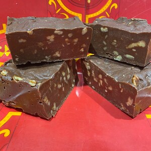Milk chocolate fudge with pecans 1 pound