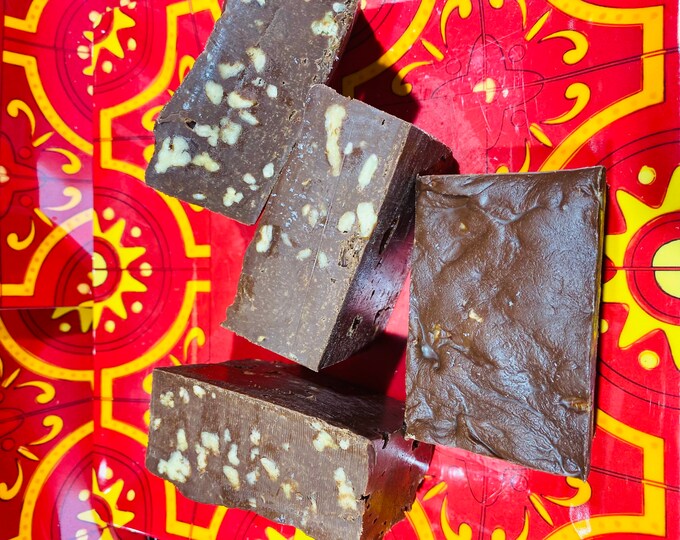 Milk chocolate fudge with pecans 1/2 pound