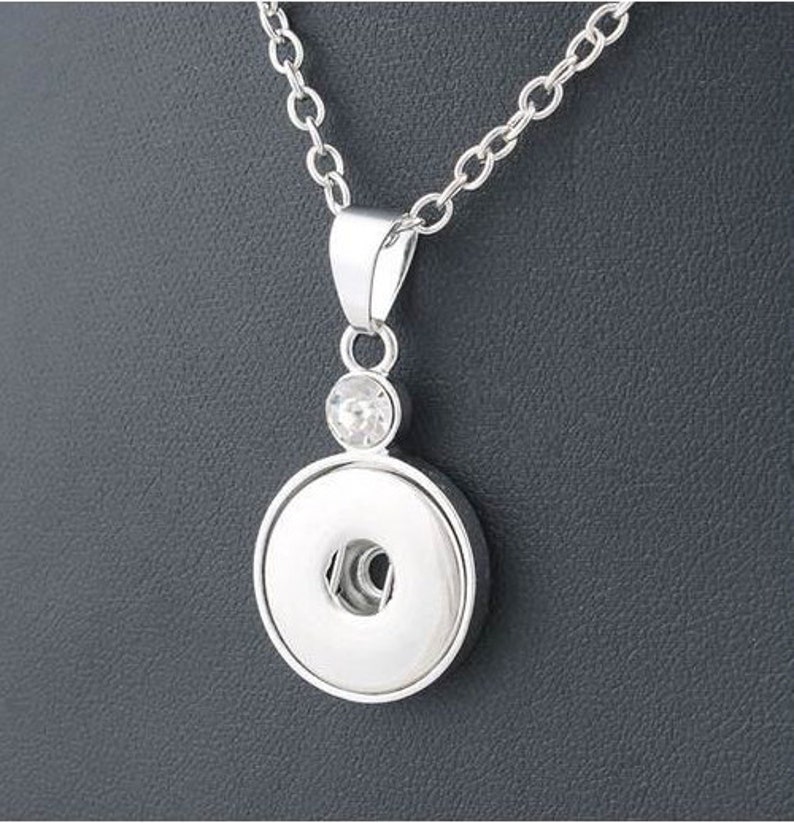 Snap Necklace Classic Round Crystal Snap Jewelry Necklace, Silvertone